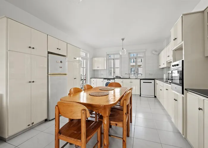 St Lazar Penthouse דירה *